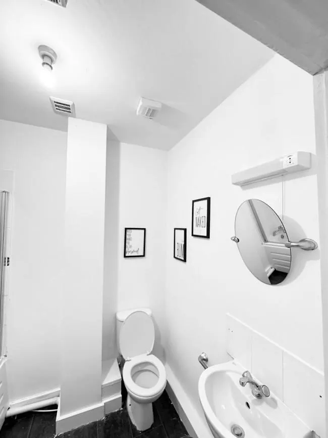 Sleek City-Center Apartment Southampton