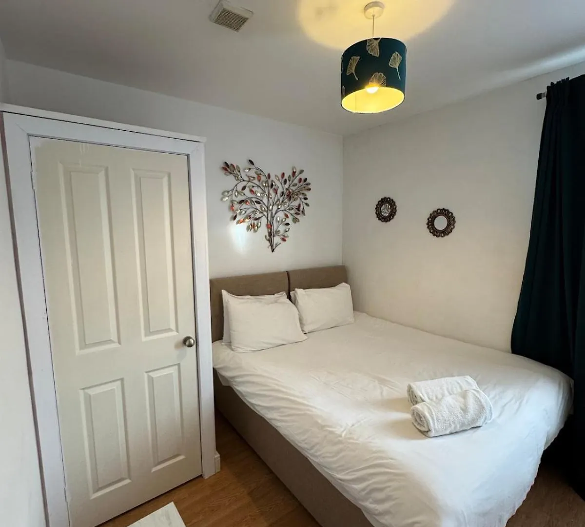 Sleek City-Center Apartment Southampton