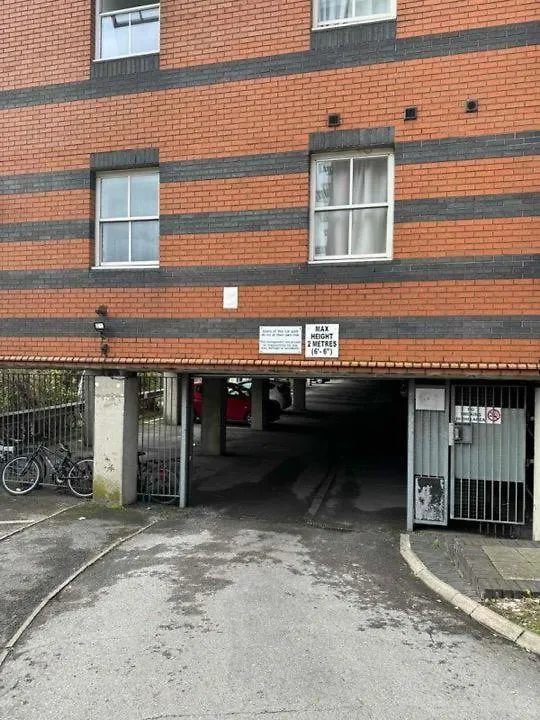Sleek City-Center Apartment Southampton